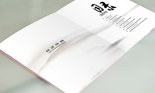 画册的大小是每个公司制作画册的首要考虑因素。 不同的产品要求在尺寸上不一致。 但是，市场上有几种固定型号。 从画册的发展来看，这种固定模式更加实用和有意义。 从计划到设计再到印刷，都有一个模板参考值。
